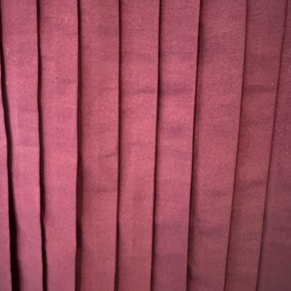 American  Eagle Outfitters Burgundy Pleated front with Floral Design XL - Picture 3 of 8